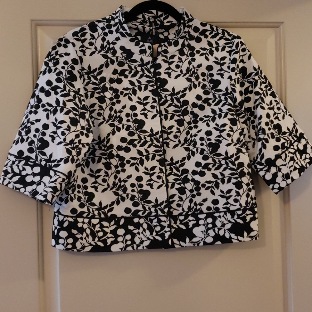 *NWT* White/Blk Cherry Blossom Coat